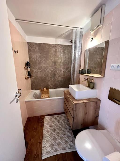 Bali Home Stylische Wohnung Mit Terrasse Schönefeld Buitenkant foto