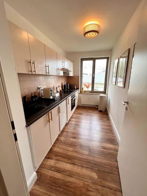 Bali Home Stylische Wohnung Mit Terrasse Schönefeld Buitenkant foto