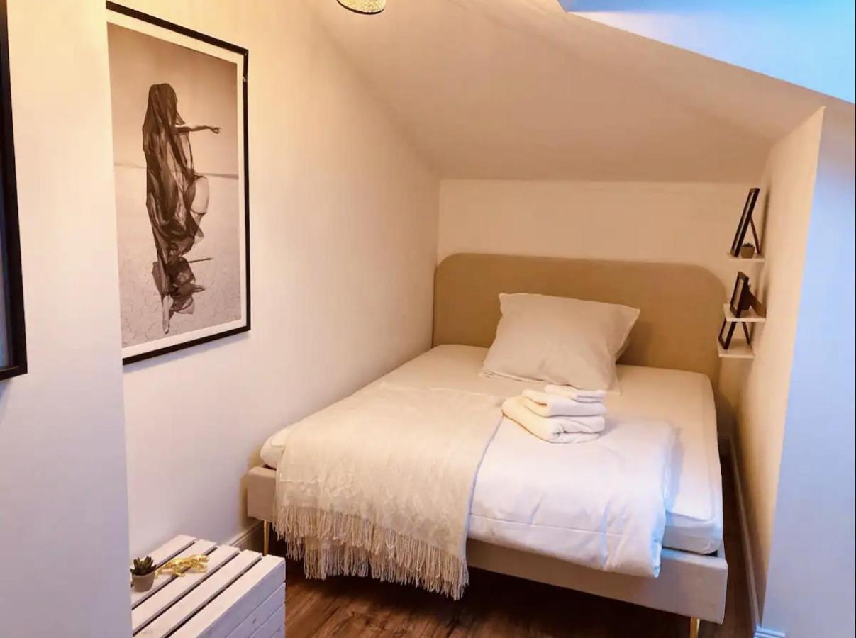 Bali Home Stylische Wohnung Mit Terrasse Schönefeld Buitenkant foto